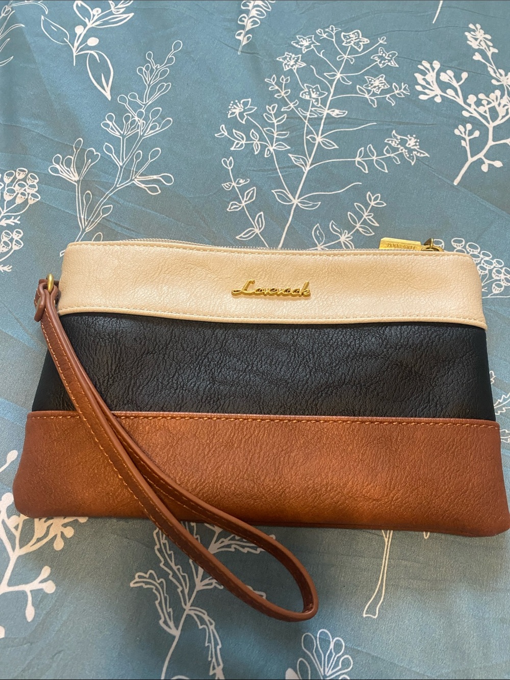 NWOT Lovevook Wristlet